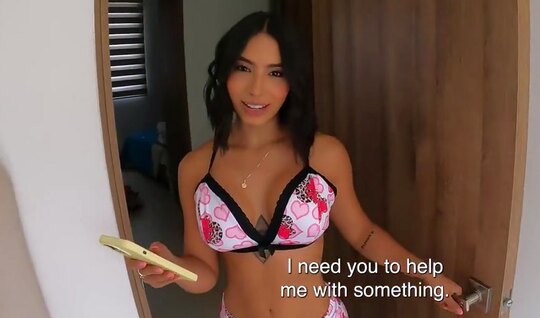 Beauty with a big ass asks for help to have an orgasm