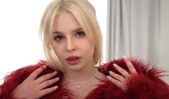 The guys pleased the Russian bitch with double penetration in MFM