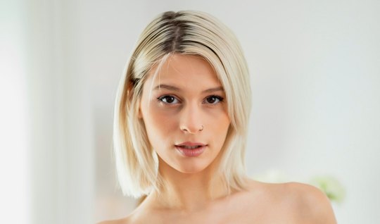 The blonde exposed her delicious pussy for intense pleasure