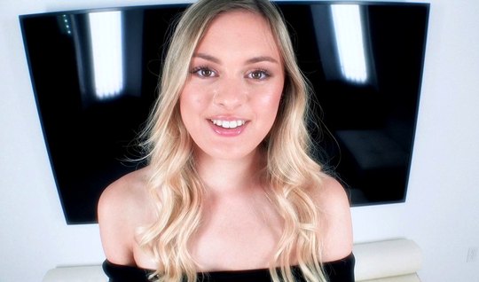 Blonde close-up pussy gets fucked at porn casting