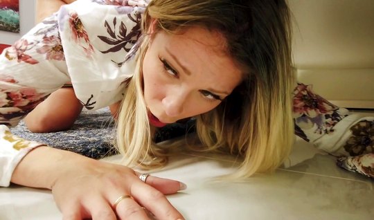 Mom gets stuck on purpose to get a dick in her pussy